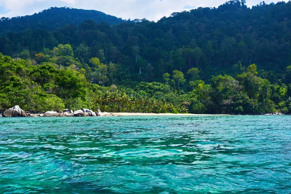 马来西亚美丽的自然景观 看哪探索热带蒂奥曼岛 旅行的概念和想法 美丽的绿松石海 — 图库照片
