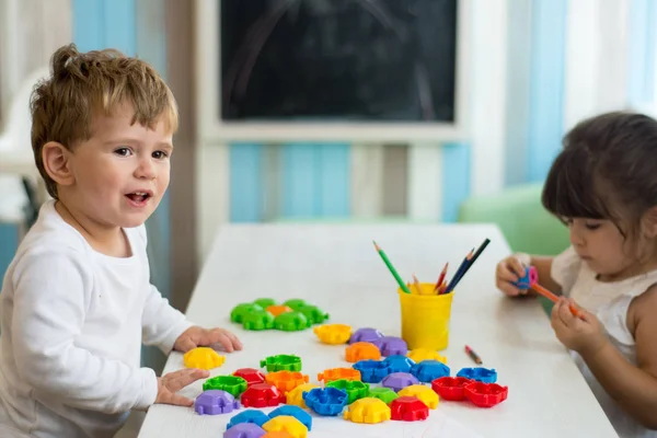 Organización Salas Juegos Infantiles Para Niños Pintando Dibujando Club Infantil — Foto de Stock