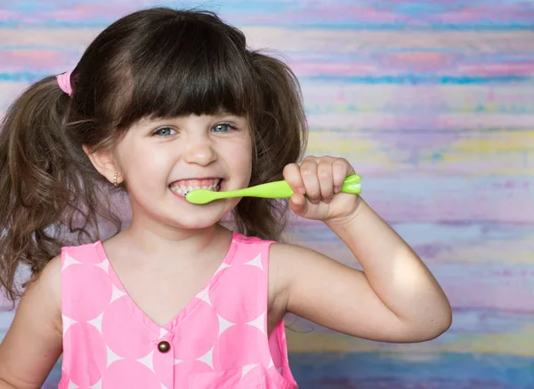 Cute Kid Brushing Her Teeth Toothbrush Toothpaste Her Hand — Stock Photo, Image