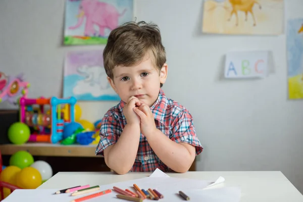 Милий Молодий Хлопчик Уроках Математики Вирішує Проблеми Знаходить Рішення Шкільна — стокове фото