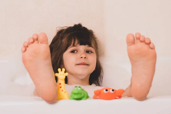 Baño Infantil Años Divertido Alegre Bebé Feliz Tomando Baño Jugando —  Fotos de Stock