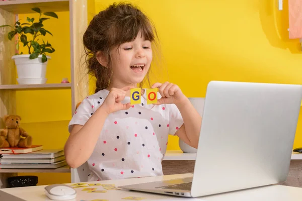 Bambini Imparano Inglese Online Casa Educazione Casa Distanza Bambini Ragazza — Foto Stock