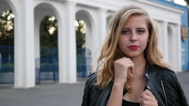 Closeup of thoughtful girl looking to the camera — Stock Video