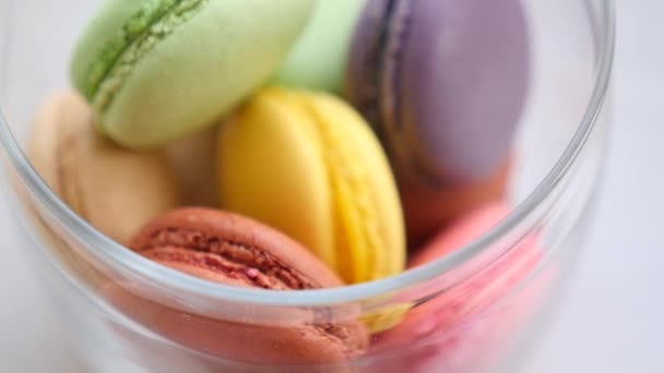 Close-up of colorful macaron (macaroon) — Stock Video