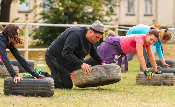 Entrenamiento al aire libre CrossFit . — Foto de Stock