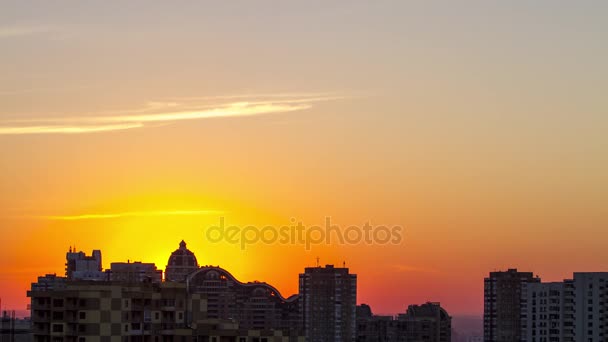 Nascer do sol na cidade. — Vídeo de Stock