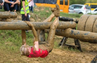 Kız oturum açma tarar.