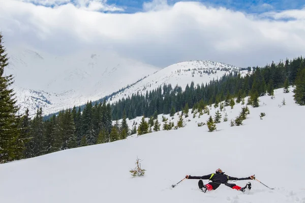 Zastavit ve sněhu v horách — Stock fotografie