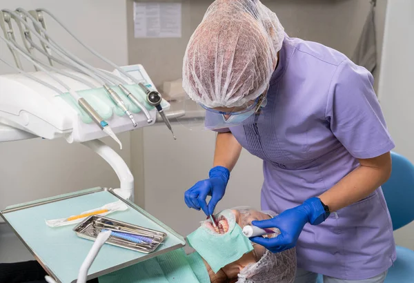 En la cita con el dentista — Foto de Stock