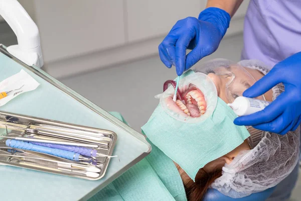 Na wizytę u dentysty — Zdjęcie stockowe