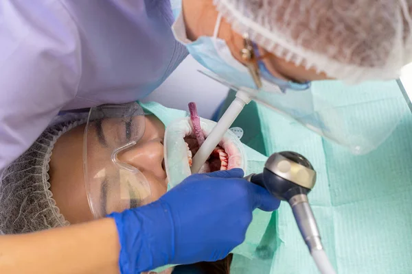 En la cita con el dentista — Foto de Stock