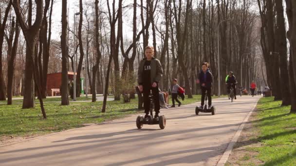 Ukrajina Kyjev Března2020 Během Karantény Vyhlášené Vládou Ukrajiny Obyvatelstvo Zanedbává — Stock video