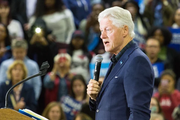 Bill Clinton hace campaña por Hillary — Foto de Stock