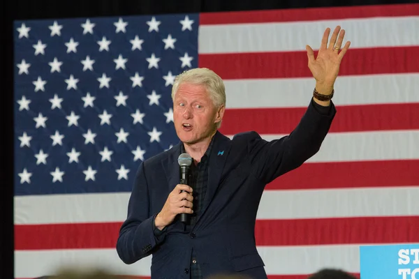 Eski Başkan Clinton Pennsylvania