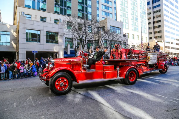 Antyczne drabiny Fire Truck w Parade — Zdjęcie stockowe