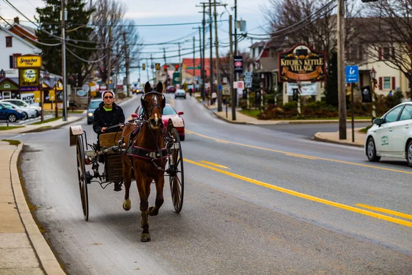 Amish két kerék közösülés falu — Stock Fotó