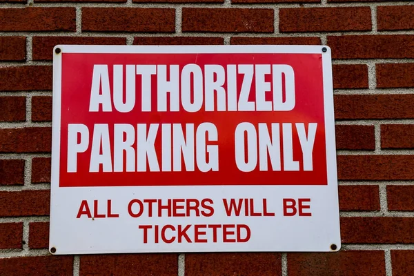駐車禁止標識ののみを許可 — ストック写真