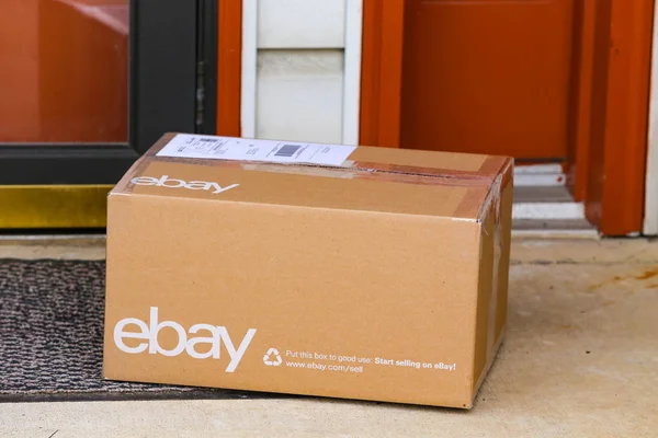 EBay Package at Front Door — Stock Photo, Image