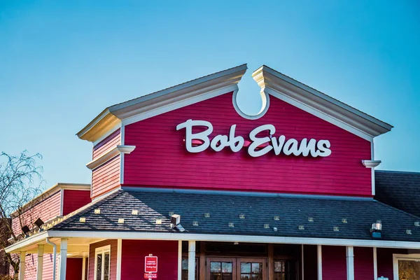 Signo del edificio del restaurante Bob Evans — Foto de Stock