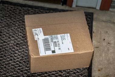 Düz kahverengi paket konut teslim