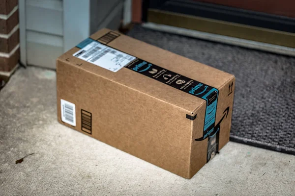 Amazon Prime bruin box levering — Stockfoto