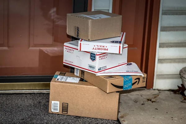 Amazon ve Usps paketleri