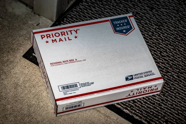 USPS Priority Mail Regional Rate Box — Stock Photo, Image