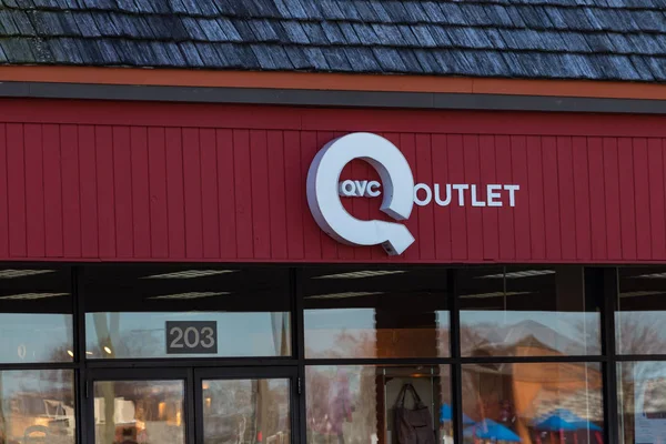 Signo de la tienda QVC Outlet — Foto de Stock