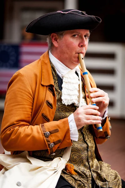 Un colono americano temprano con flauta —  Fotos de Stock