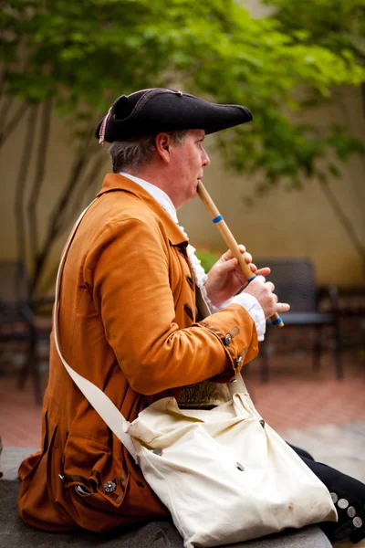 Erken Amerikan sömürgeci flüt çalmaya — Stok fotoğraf