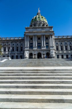 Harrisburg, Pa, Amerika Birleşik Devletleri - 22 Mart 2018: Pennsylvania State Capitol Building Harrisburg içinde adımlara.