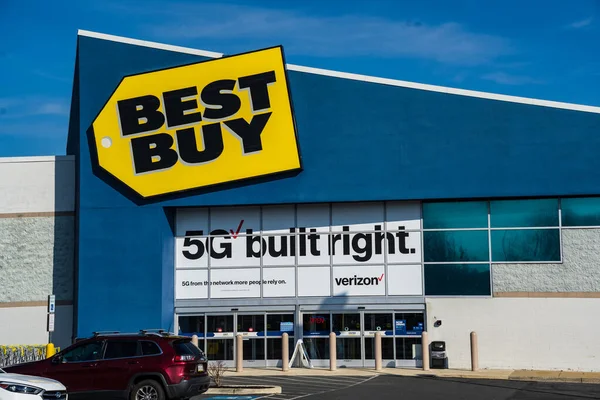 A Best Buy kiskereskedelmi bejárat — Stock Fotó
