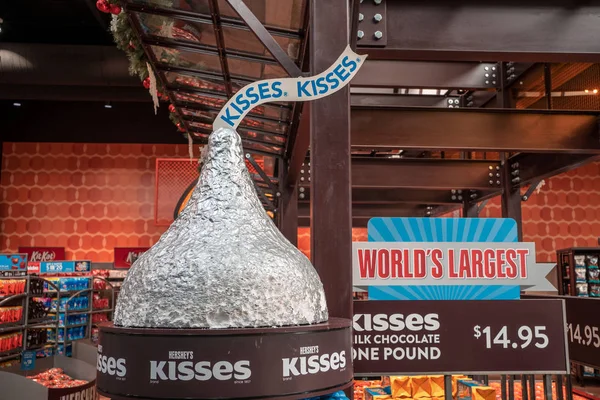 Duży wyświetlacz Kiss — Zdjęcie stockowe