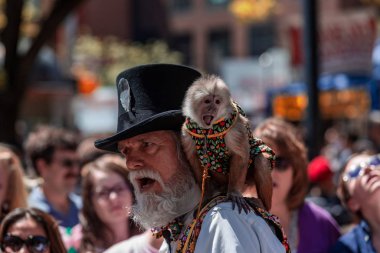 İnsan ve Maymun York Sokak Fuarında