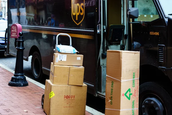 UPS Delivers Packages — Stock Photo, Image