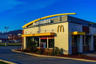 Emiri, Pa Usa - 23 Aralık 2019: Lancaster İlçesi 'nde şehir merkezindeki bir iş alanı..