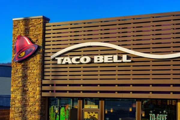 Taco Bell Logo Sign — Stock Photo, Image