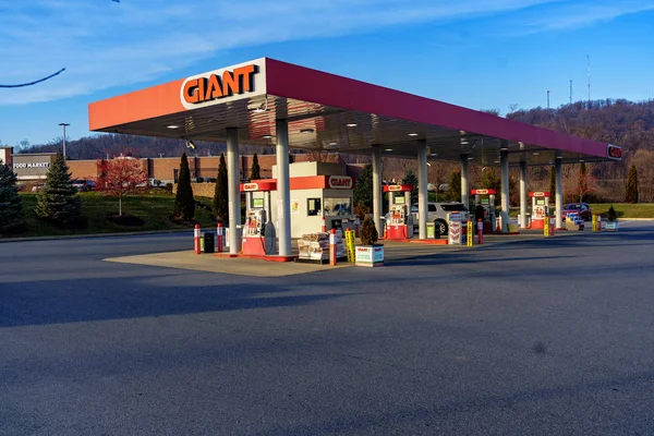 A Giant Food Store Gas Pumps — Stock Photo, Image