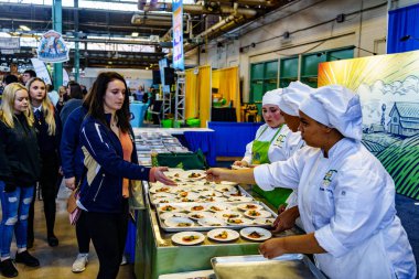 Çiftlik Fuarında Bedava Yiyecek Örnekleri