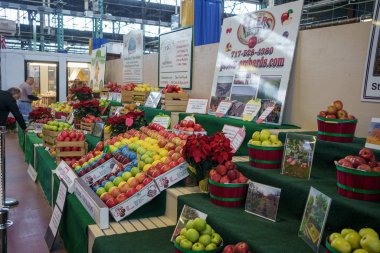 Pa Çiftlik Gösterisinde Elma Ekranı