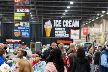 Büyük Gıda Alanı Kalabalığı