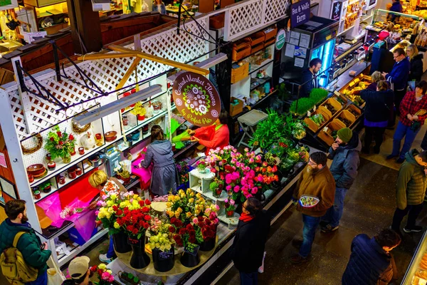 Os compradores no mercado central de Lancaster — Fotografia de Stock