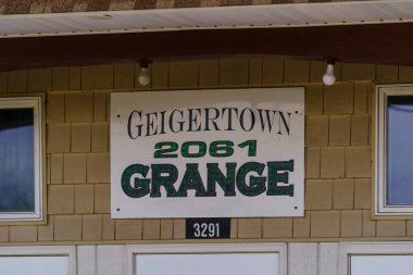 Harrisburg, PA, ABD - 15 Mayıs 2020: Binlerce kişi Pennsylvania Valisi Tom Wolfs 'un karantina altına alınmasını protesto etmek ve eyaletin yeniden açılmasını talep etmek için Meclis Binası' nda toplandı.