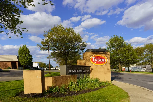 New Holland, PA / USA - 12 Mayıs 2020: Lancaster County, Pennsylvania 'daki Tyson Gıda Kompleksi' ne giriş, tavuk ürünlerinin işlemcisi ve üretim tesisi.