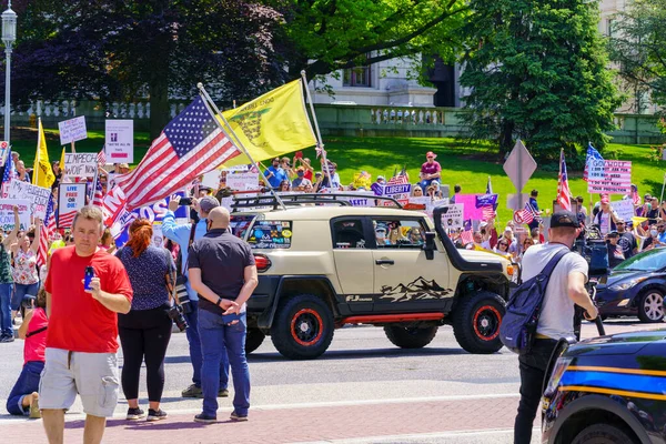 Harrisburg Usa May 2020 Thousands Gathered Capitol Building Protest Pennsylvania — Stock Photo, Image