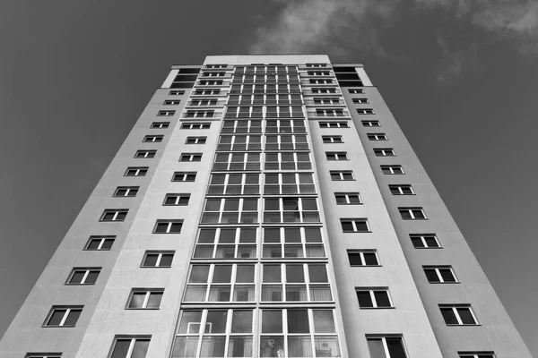 Modern residential building in black and white — Stock Photo, Image