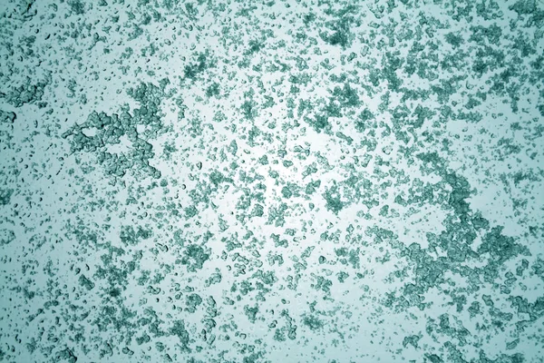 Neige sur la surface de la fenêtre en ton cyan — Photo