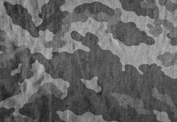 Verweerde camouflage doek textuur in zwart-wit — Stockfoto