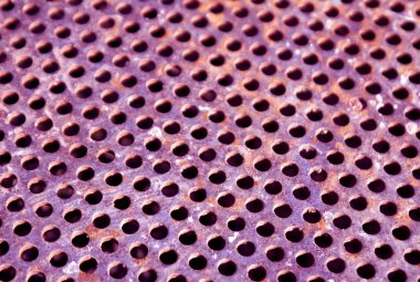 Delikli paslı metal yüzey yıpranmış ve etkisi bulanıklık