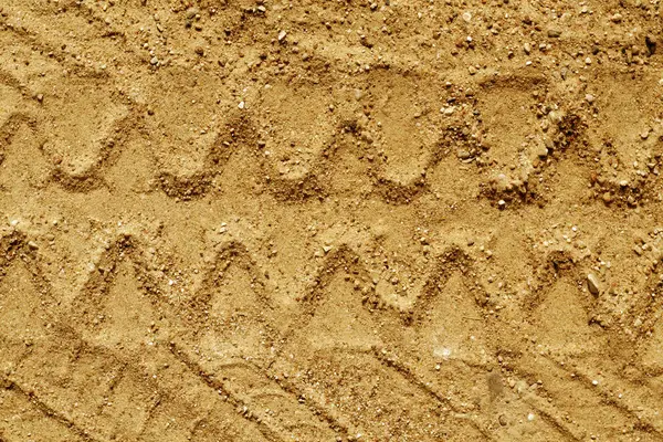 LKW-Reifenspur auf Sand. — Stockfoto